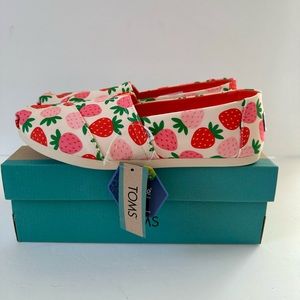 NWT TOMS Alpargata Strawberries Shoes